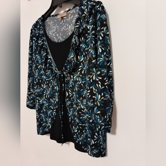 Notations Black and Blue Floral Top Cardigan Style / Size 1X - Picture 2 of 5